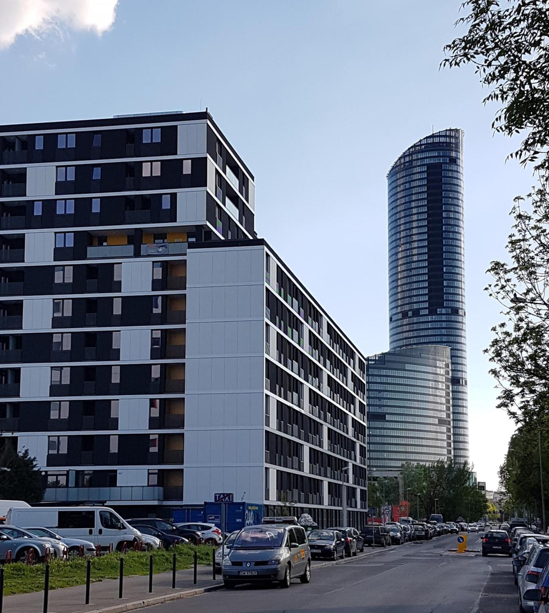 Luna Wroclaw Luaran gambar